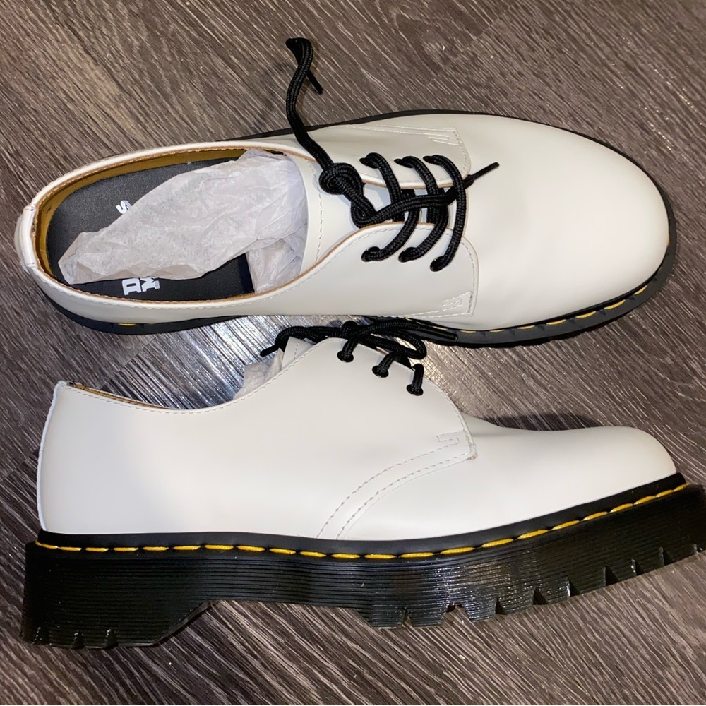 1461 BEX white Dr. Martens size us 11 (women) 🔥